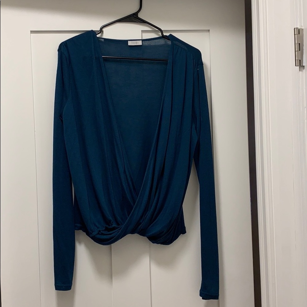 Tobi low front twist shirt